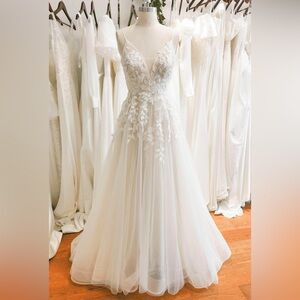 Elegant Cream Wedding Dress